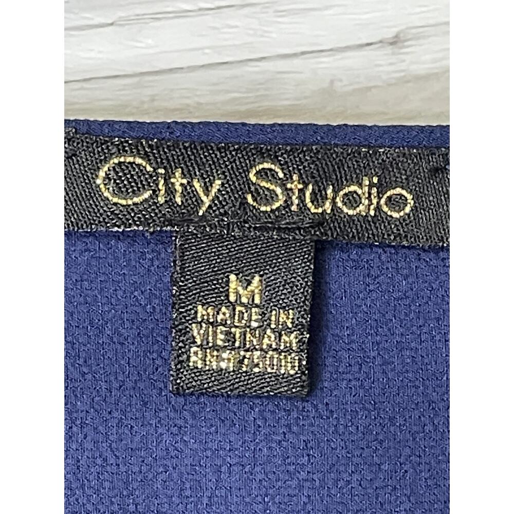 City Studio Blouse Womens Medium Blue Long Sleeve V Neck Smocked Crop Top NWT - Picture 5 of 10